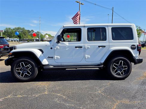 New 2026 Jeep Wrangler Unlimited Sahara AWD/4WD image 9