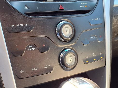 Used 2014 Ford Explorer XLT w/ Equipment Group 202A AWD/4WD image 18