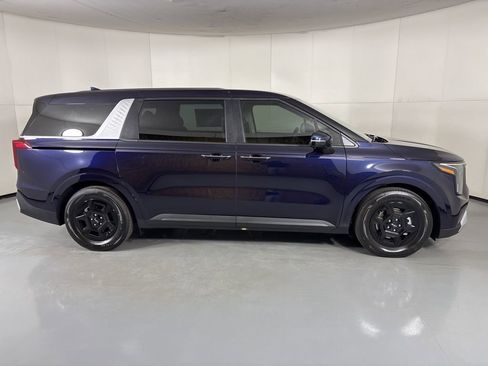 New 2026 Kia Carnival FWD image 9