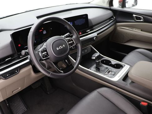 Used 2025 Kia Carnival FWD image 13