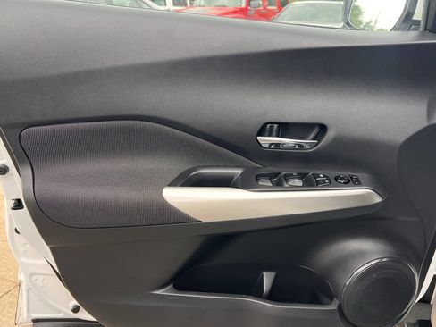 Used 2020 Nissan Kicks SV FWD image 31