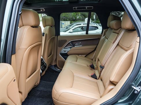 Certified 2024 Land Rover Range Rover SE AWD/4WD image 18