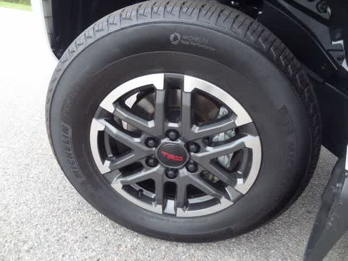 Used 2025 Toyota Tacoma TRD Sport AWD/4WD image 33