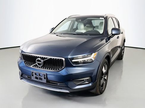 Used 2021 Volvo XC40 T5 Momentum w/ Premium Package image 4