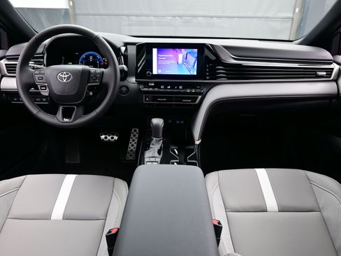 Used 2026 Toyota Camry SE image 18