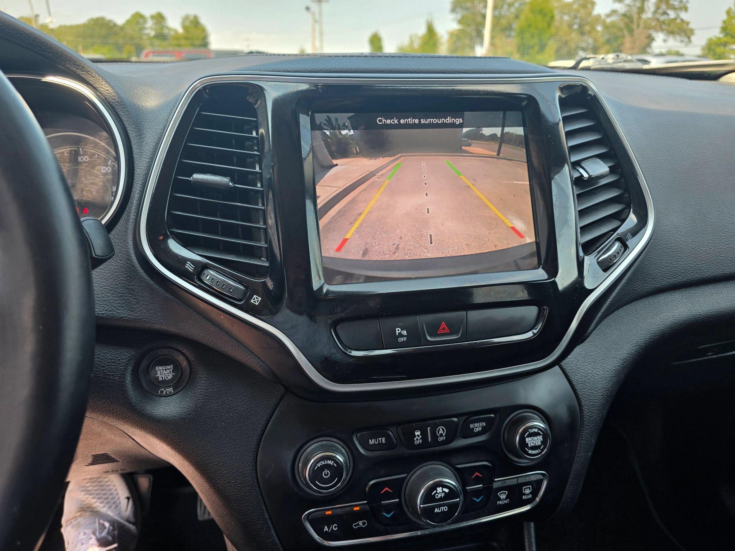 Used 2019 Jeep Cherokee Limited AWD/4WD image 17