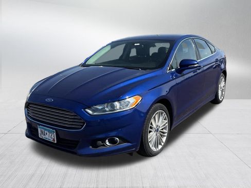 Used 2016 Ford Fusion SE w/ Equipment Group 202A FWD image 2