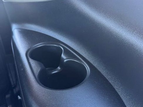 Used 2022 Nissan Armada SV image 26