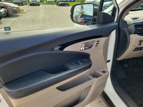 Used 2016 Honda Pilot Touring image 25