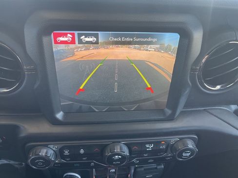 Used 2022 Jeep Wrangler Unlimited Sahara image 14