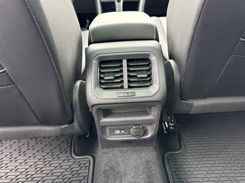 Certified 2024 Volkswagen Tiguan SE R-Line image 39