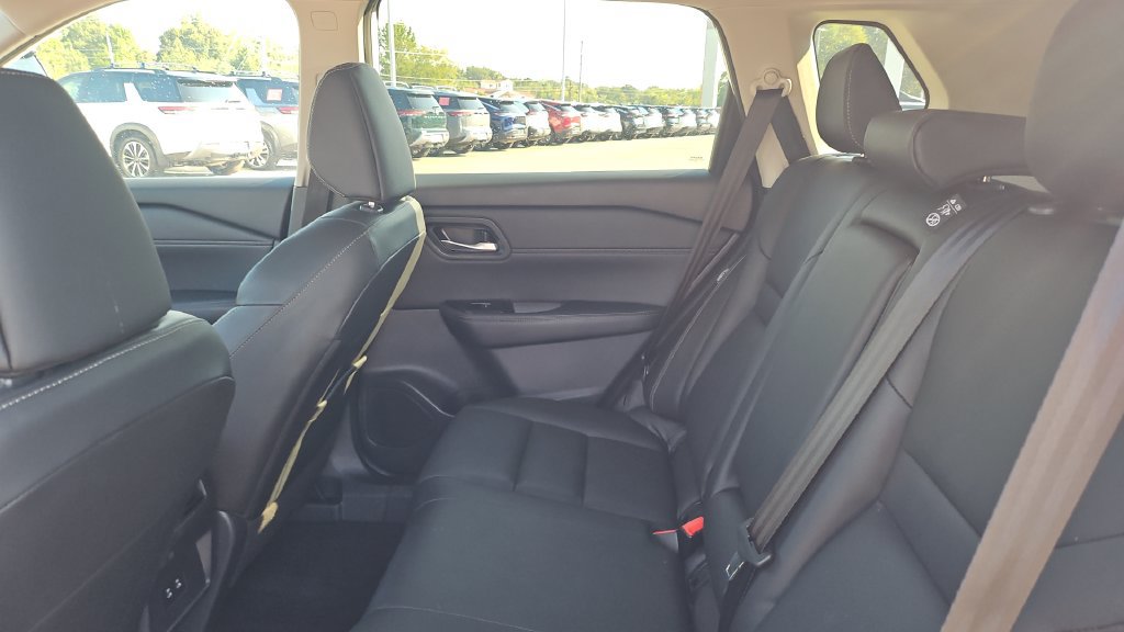 Certified 2026 Nissan Rogue SL AWD/4WD image 6