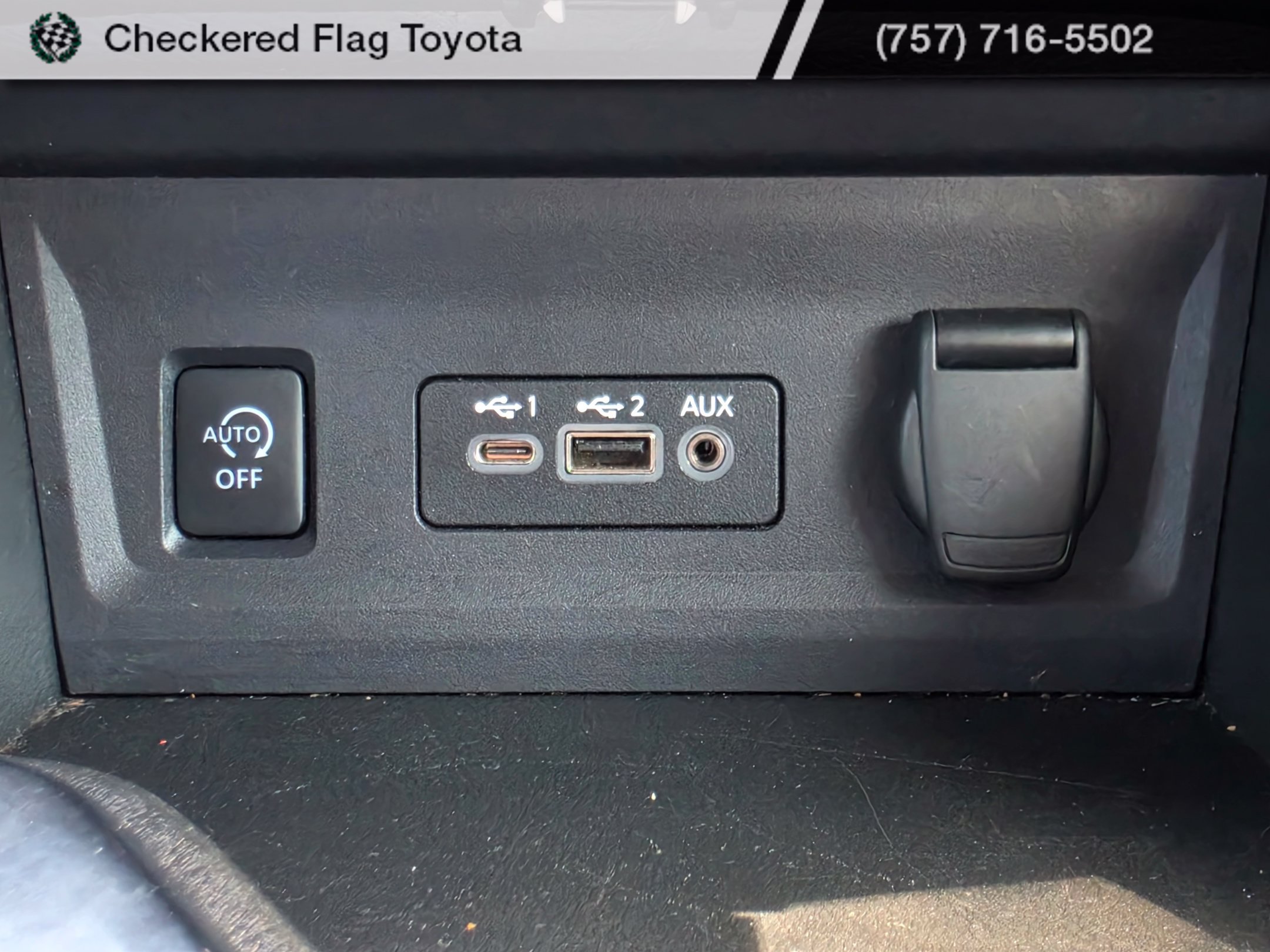 Used 2024 Nissan Sentra SV FWD image 17