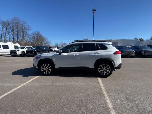 Used 2023 Toyota Corolla Cross XLE w/ Convenience Package image 8