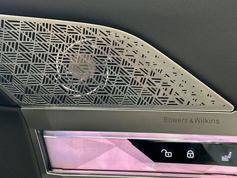 Certified 2025 BMW 760i xDrive AWD/4WD image 25