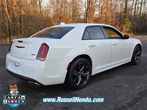 Used 2023 Chrysler 300 Touring L image 3