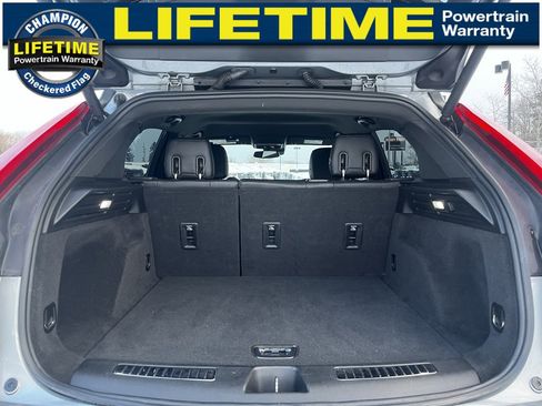 Used 2023 Cadillac XT4 Premium Luxury image 9