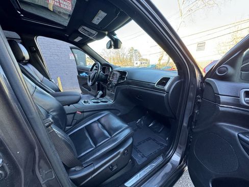 Used 2019 Jeep Grand Cherokee Limited image 17