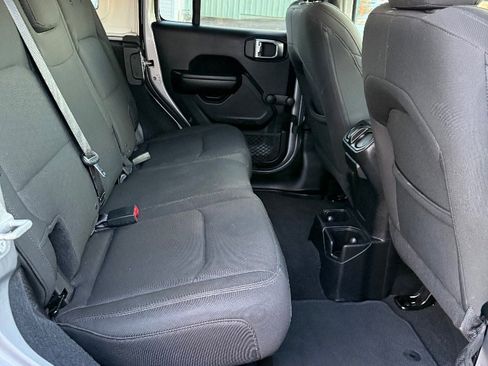 Used 2018 Jeep Wrangler Unlimited Sport image 23