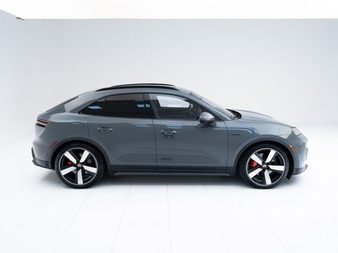 New 2026 Porsche Macan 4S Electric image 8