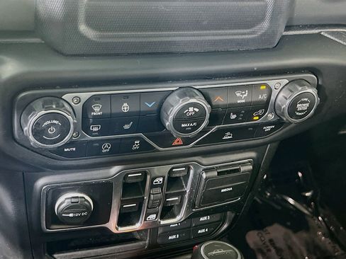 Used 2023 Jeep Gladiator Sport AWD/4WD image 15