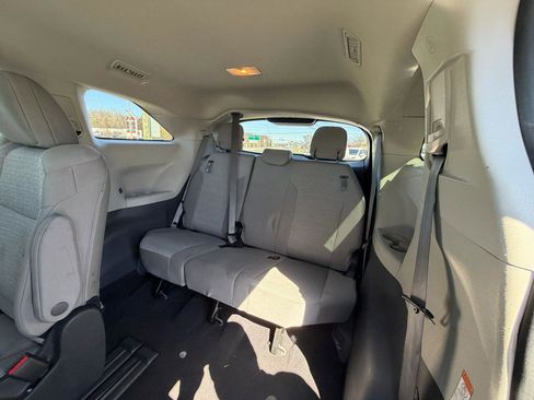 Used 2024 Toyota Sienna LE image 21