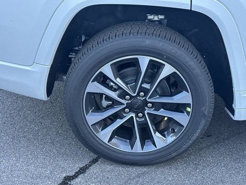 New 2025 Jeep Grand Cherokee L Overland image 17