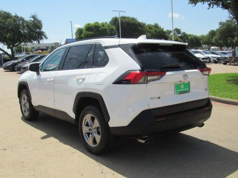 Used 2025 Toyota RAV4 XLE image 12