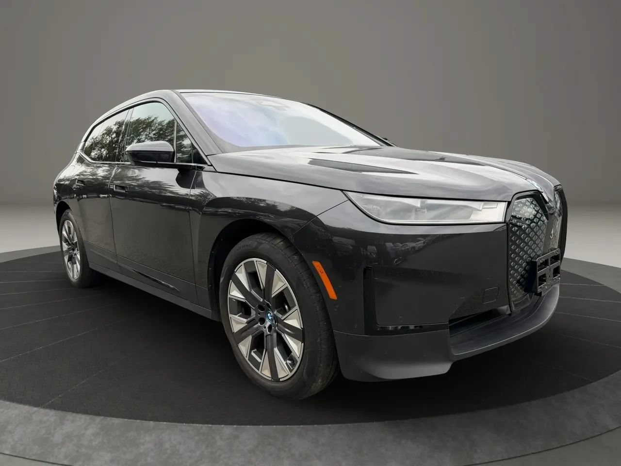 Used 2024 BMW iX xDrive50 AWD/4WD image 3