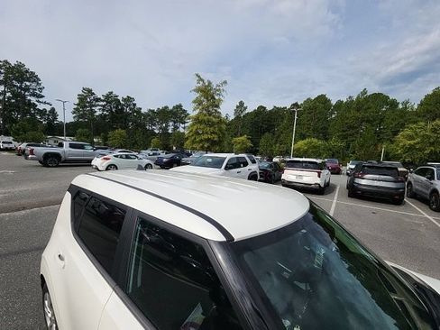 Used 2021 Kia Soul LX FWD image 18