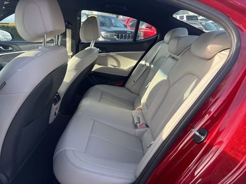 Used 2023 Genesis G70 2.0T image 9