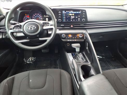 Used 2023 Hyundai Elantra SEL w/ Cargo Package FWD image 9