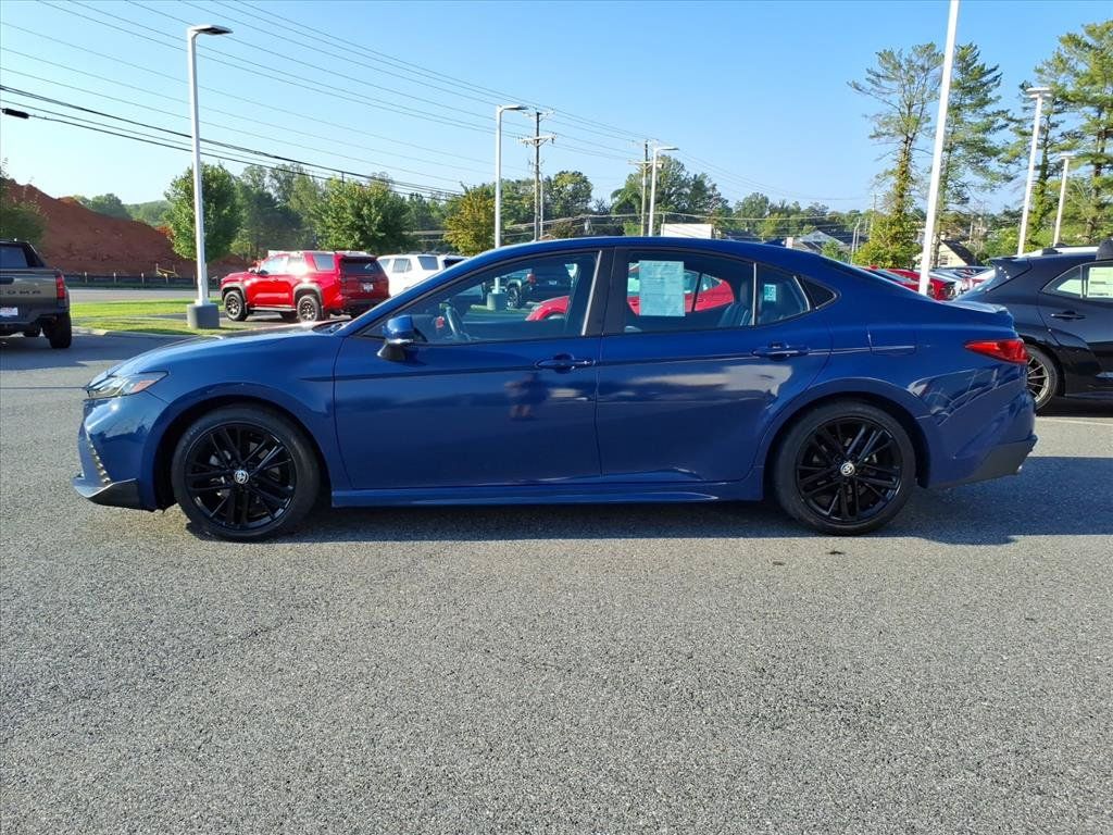 Used 2025 Toyota Camry SE FWD image 13