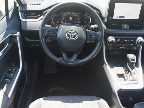 Used 2025 Toyota RAV4 XLE AWD/4WD image 5