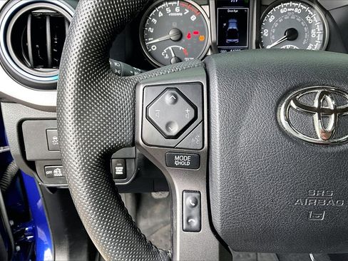 Used 2022 Toyota Tacoma TRD Off-Road image 10