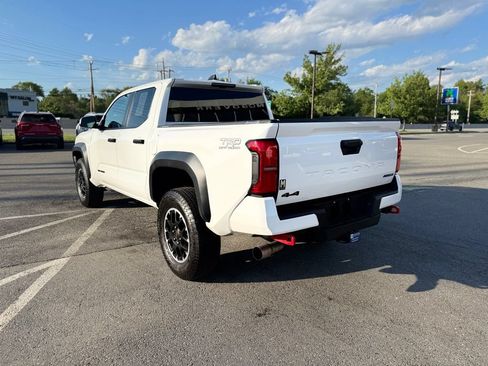 Used 2024 Toyota Tacoma TRD Off-Road AWD/4WD image 4