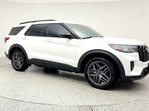 Used 2025 Ford Explorer ST-Line w/ Premium Package image 3