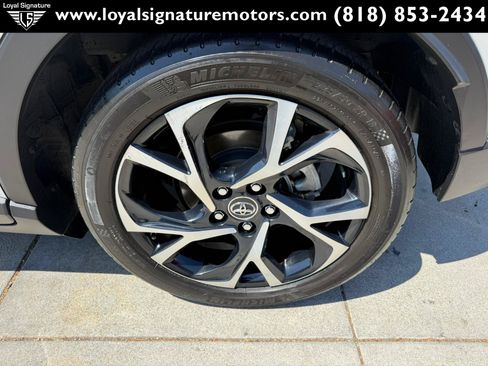 Used 2018 Toyota C-HR XLE FWD image 11