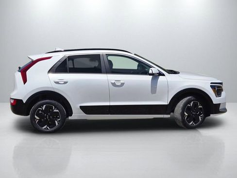 New 2026 Kia Niro Wind FWD image 3