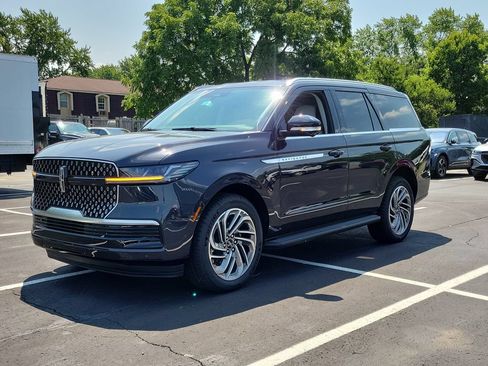 New 2026 Lincoln Navigator Premiere AWD/4WD image 8