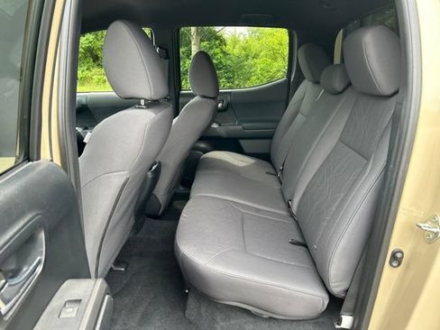 Used 2018 Toyota Tacoma TRD Off-Road w/ Technology Package AWD/4WD image 28