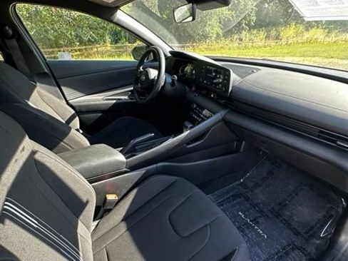 Certified 2025 Hyundai Elantra Sport FWD image 22