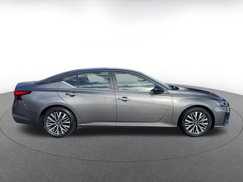 Used 2025 Nissan Altima 2.5 SV image 16