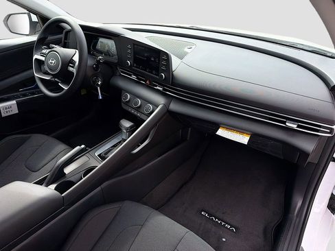 New 2026 Hyundai Elantra SE image 13