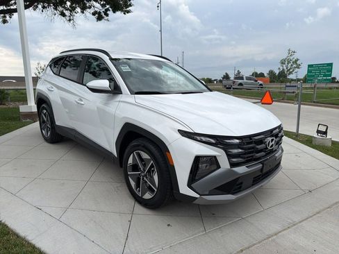 Used 2025 Hyundai Tucson SEL FWD image 2