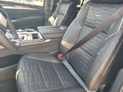 New 2026 Cadillac Escalade V w/ LPO, ONYX Package AWD/4WD image 8