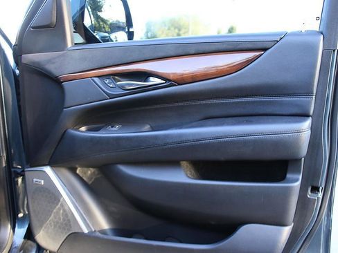 Used 2019 Cadillac Escalade 4WD image 20