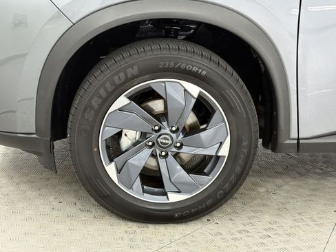 Used 2025 Nissan Rogue SV FWD image 11