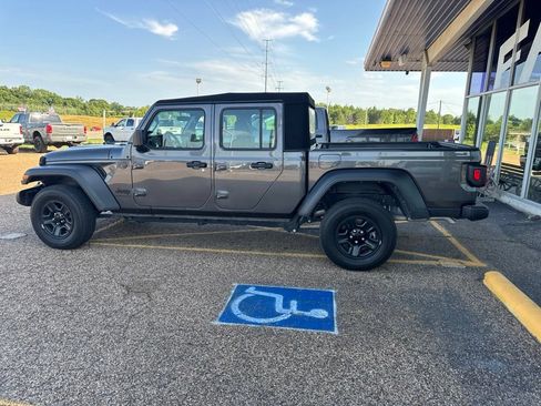 Used 2024 Jeep Gladiator Sport AWD/4WD image 8