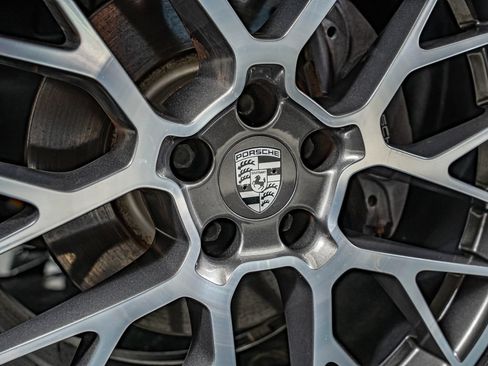 Used 2018 Porsche Macan AWD/4WD image 15